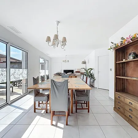 Maison Proche Clermont Et Riom 4 Et 4 Sbd , Climatisé Avec Parking Gratuit * Marsat