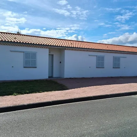 Maison Proche Clermont Et Riom 4 Et 4 Sbd , Climatisé Avec Parking Gratuit Appartement