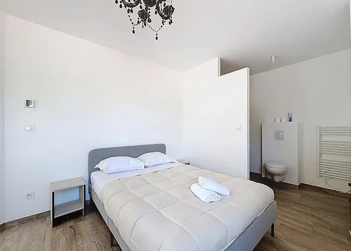 Maison Proche Clermont Et Riom 4 Et 4 Sbd , Climatisé Avec Parking Gratuit *