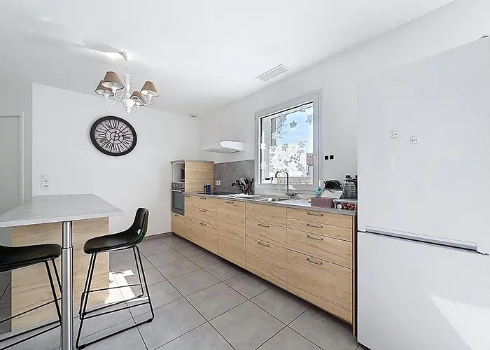 Maison Proche Clermont Et Riom 4 Et 4 Sbd , Climatise Avec Parking Gratuit